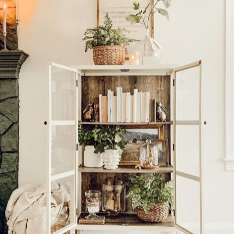 How to Decorate Bookshelves Farmhouse Style
