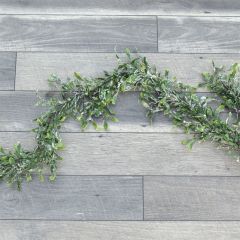 Festive Mistletoe Garland