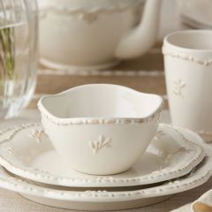 Beaded Edge Scalloped Stoneware Cereal Bowl