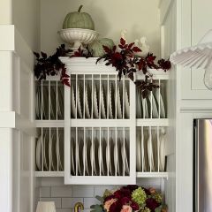 Berry And Bugbane Leaf Garland