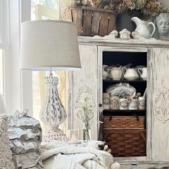 Distressed Elegant Table Lamp