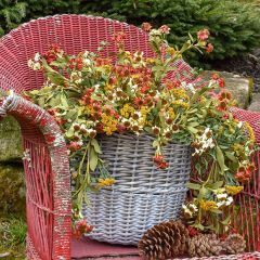 Faux Fall Daisy and Foliage Swag