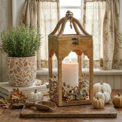 Heritage Manor Scalloped Wood Lantern
