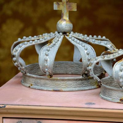Distressed Metal Decoratie Tabletop Crown