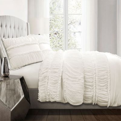 Elegant Ruffled Comforter