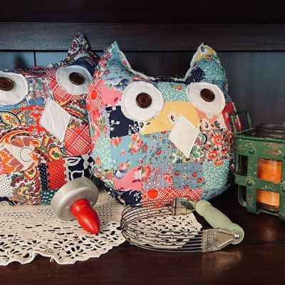 patchwork-quilt-owl-accent-pillow