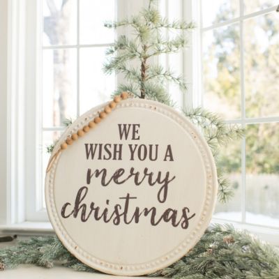 Round Merry Christmas Sign With Bead Hanger