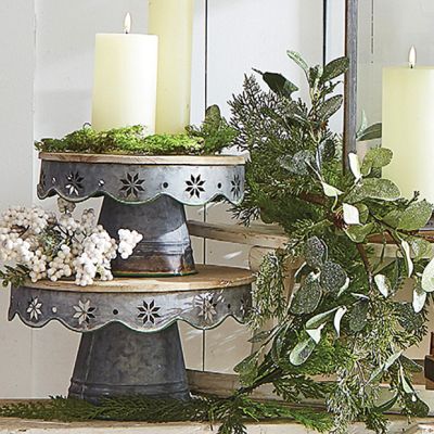 Scalloped Snowflake Pattern Iron Pedestal Set of 2