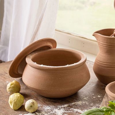 Simple Farmhouse Lidded Terracotta Pot