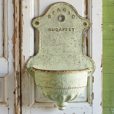 Vintage Inspired Wall Mounted Fountain Planter