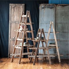 A Frame Folding Display Ladder