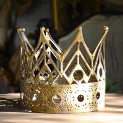 Regal Point Top Crown Decor