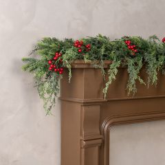 Cedar and Berry Festive Garland