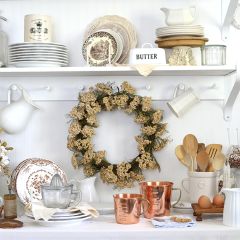 Cream Queen Anne Lace Decorative Wreath