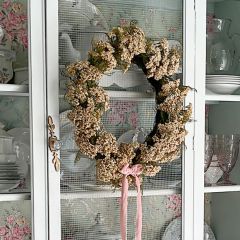 Cream Queen Anne Lace Decorative Wreath