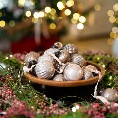Embossed Glass Ornament Garland
