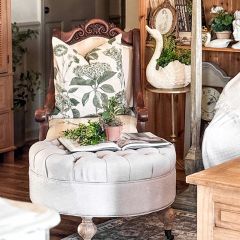 Luxurious Round Tufted Ottoman