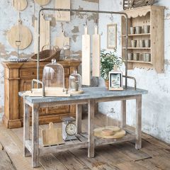 Old Farmhouse Stall Island