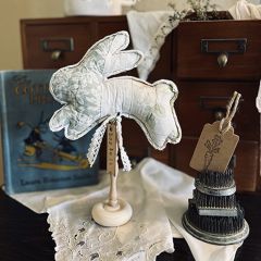 Quilted Green Floral Bunny Spindle