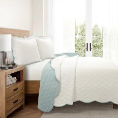 Reversible Scallop Edge 3 Piece Quilt Set