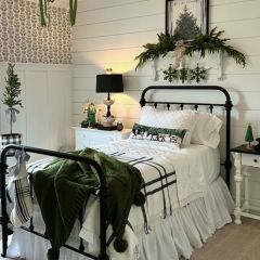 Rustic Metal Petal Table Lamp