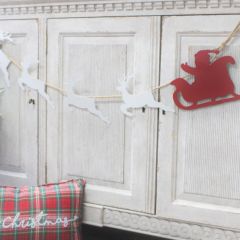 Santa and His Reindeer Decorative Metal Garland