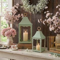 Scalloped Edge Display Lantern