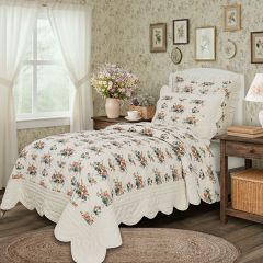 Scalloped Floral 3 Piece Twin Bed Quilt Set