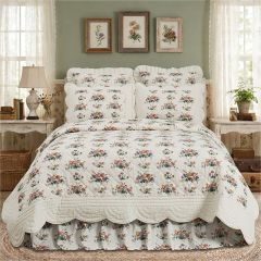 Scalloped Floral Bed Quilt