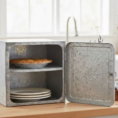 Simple Farmhouse Bread Box