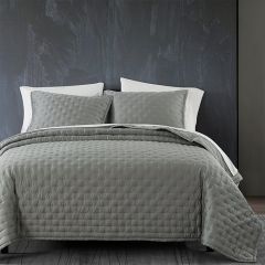 Tufted Lightweight Bed Quilt