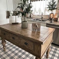 Grand Kitchen Island with Turned Legs