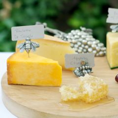 Vagaboind House Bee Hive Cheese Pick Set