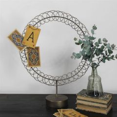 Wire Loops Circle Photo Display