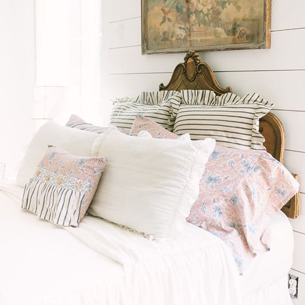 Vintage floral pillow outlet