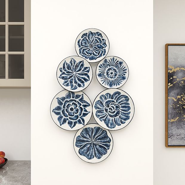 Metal plate outlet wall decor