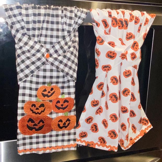 Cynthia Rowley Halloween Kitchen Towel Set NWT  Halloween kitchen towels,  Kitchen towel set, Halloween kitchen