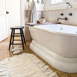 Antique White Burlap Ruffled Bath Mat