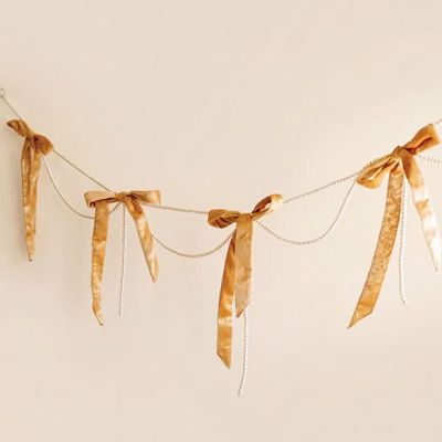 Gilded Grace Pearl and Velvet Bow Garland