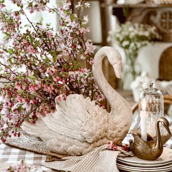 Classic Swan Planter