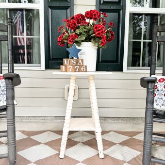 Clover Shaped Spindle Leg Accent Table