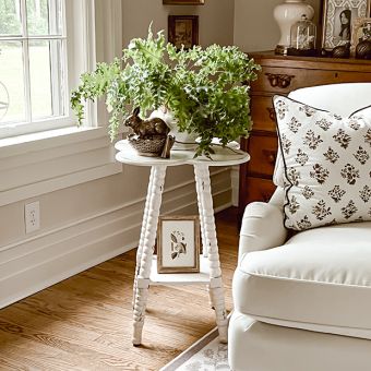 Clover Shaped Spindle Leg Accent Table