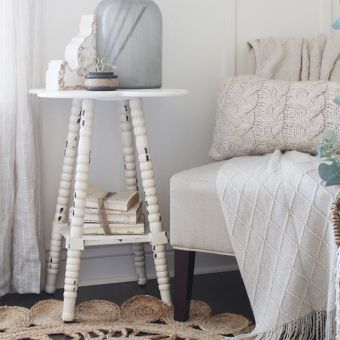 Clover Shaped Spindle Leg Accent Table