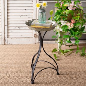 Scalloped Edge Garden Stand