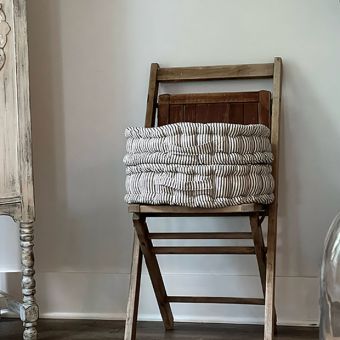 Tufted Round Floor Cushion Stripe