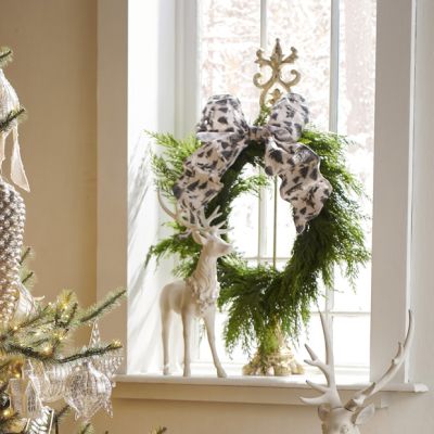 Gold Acanthus Wreath Stand