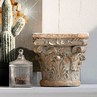 Pedestal Column Cap Display