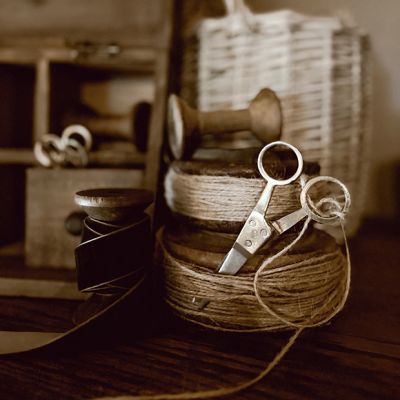 Antiqued Flat Wooden Twine Spool with Scissors