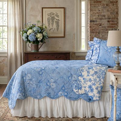 Blue Cottage Blooms Scalloped Quilt
