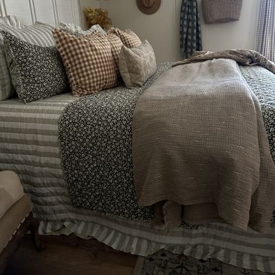 Classic Country Stripe Ruffled Quilt